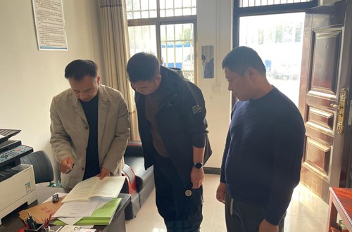 民權(quán)縣司法局深入鄉(xiāng)鎮(zhèn)指導(dǎo)行政處罰案卷的制作